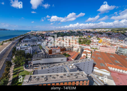 Vista aerea di Pilar 7 Bridge esperienza centro interattivo in Alcantara distretto della città di Lisbona, Portogallo Foto Stock