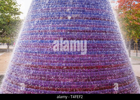 Fontana sulla vie navigabili in Alameda dos Oceanos passeggiata nel Parco delle nazioni, Lisbona, Portogallo Foto Stock