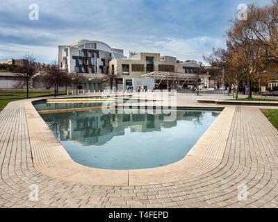 Edificio del Parlamento scozzese a Holyrood a Edimburgo in Scozia Foto Stock