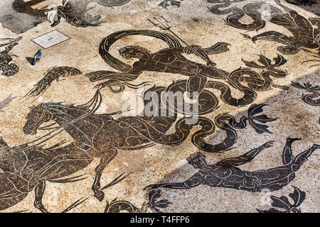 Dettaglio del Nettuno trionfo Mosaico nei bagni termali di Nettuno in epoca romana gli scavi archeologici di Ostia Antica - Italia Foto Stock