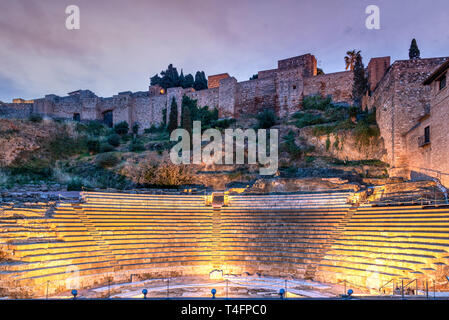 Teatro romano e Alcazaba fortezza, Malaga, Andalusia, Spagna Foto Stock