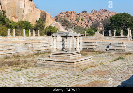 Sacro Pushkarani serbatoio a Sule Bazaar, Hampi, India Foto Stock
