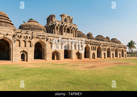 Elephant maneggio, Hampi, India Foto Stock