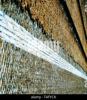 La texture e linee di contrasto in questo in prossimità di una parete in progetti Tivioli potenza e forza. Foto Stock