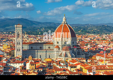 Firenze Duomo. Basilica di Santa Maria del Fiore a Firenze. Toscana, Italia nella giornata di sole Foto Stock