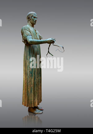 "Auriga di Delfi' 470 BC. "Auriga di Delfi' è uno dei più noti antiche statue greche, e uno degli esempi meglio conservati Foto Stock