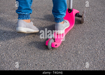 Andiamo su scooter Foto Stock