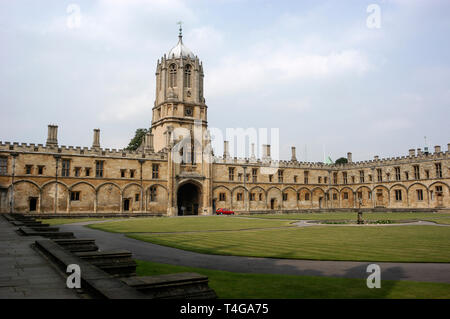 Il Tom Quad e Torre Campanaria del Christ Church College di Oxford, Gran Bretagna Foto Stock