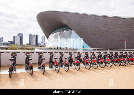 London Aquatics Centre , Queen Elizabeth Olympic Park, Stratford, Londra, Inghilterra, Regno Unito. Foto Stock