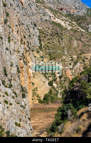 El Chorro gorge lungo il famoso Caminito del Rey percorso in Andalusia, Spagna Foto Stock