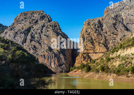 El Chorro gorge lungo il famoso Caminito del Rey percorso in Andalusia, Spagna Foto Stock