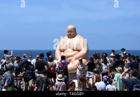 Sydney, Australia - Novembre 4, 2018. Mu Boyan: orizzonte. Scultura di mare lungo il Bondi a Coogee passeggiata costiera è più grande del mondo libero alla publi Foto Stock