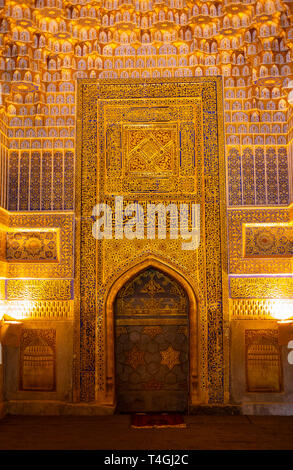 Vista interna della Moschea di Al-Aqsa, Gerusalemme. Costruito nel 691, in cui il Profeta Maometto ascese al cielo su un angelo Foto Stock