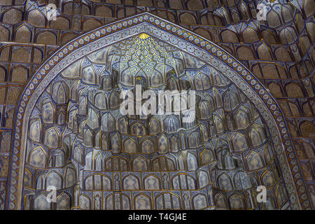 Vista interna della Moschea di Al-Aqsa, Gerusalemme. Costruito nel 691, in cui il Profeta Maometto ascese al cielo su un angelo Foto Stock