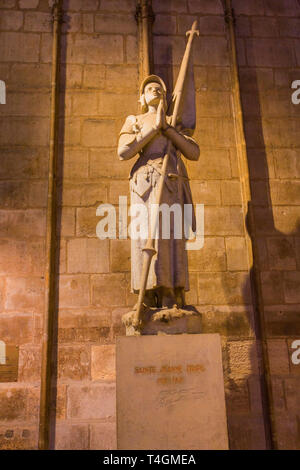 Statua di santa Giovanna d'arco, Sainte Jeanne d'Arc, nella cattedrale di Notre Dame de Paris, Parigi, prima del 2019 fire Foto Stock