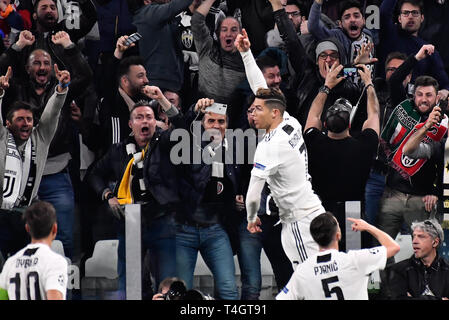 Cristiano Ronaldo (Juventus FC) durante la UEFA Champions League football match tra Juventus e AFC Ajax presso lo stadio Allianz il 16 aprile, 201 Foto Stock