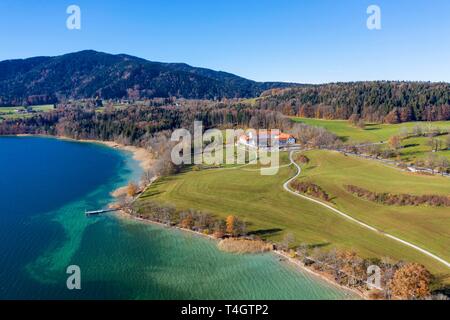 Gut Fontanefredde am Tegernsee, vicino a Gmund, drone shot, Prealpi, Alta Baviera, Baviera, Germania Foto Stock