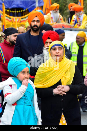 Gravesend, Kent, Regno Unito. Il 13 aprile. Vaisakhi (o Baisakhi / Vaishakhi / Vasakhi) Sikh annuale festival che celebra il Punjabi Anno Nuovo. 2019 Foto Stock