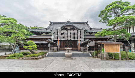 Takanawa district, Minato Ward, Tokyo - Agosto 17, 2017: Hondo (sala principale) di Sengaku-ji Soto Zen tempio buddista. Famoso per la Ako incidente di f Foto Stock