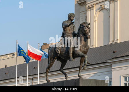 Varsavia, Polonia. Aprile 2019. Il monumento a Józef Poniatowski nel cortile del Palazzo Presidenziale Foto Stock