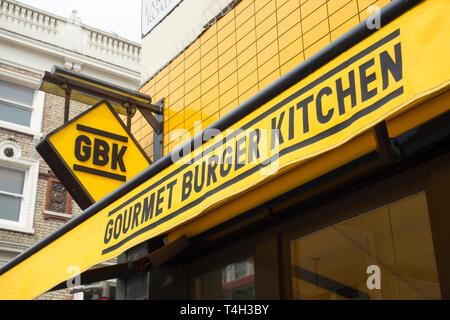 Esterno del Gourmet Burger Kitchen (GBK) sistemazione di burger ristorante della catena in Earls Court, Londra, Regno Unito Foto Stock