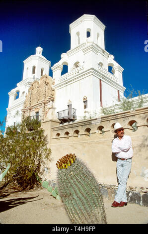 Arizona,AZ,Southwest,West,Grand Canyon state,Tucson,Tohono o’odham Indian Reservation,Mission San Xavier del Bac,costruito nel 1783,residente,residenti,AZ035 Foto Stock