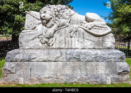 Confederato ignoto memorial morto noto come il leone della Confederazione o il leone di Atlanta, a Oakland il cimitero di Atlanta, Georgia. (USA) Foto Stock