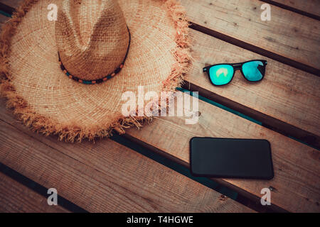 Spiaggia accessori sul pannello di legno Foto Stock