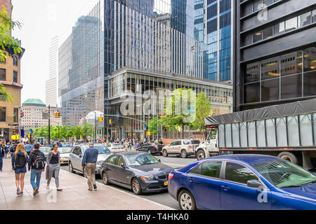 La città di New York, Stati Uniti d'America - 7 Giugno 2017: Vista di Liberty St & chiesa St Foto Stock
