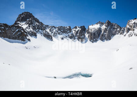 Montare cantonale, Polemonium picco e il Nord palizzata compongono lo skyline di 14.000 ft picchi torreggianti oltre la palizzata ghiacciaio in California orientale Foto Stock