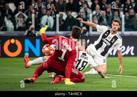 Durante la Champions League, la partita di calcio: la Juventus FC vs Ajax. Ajax ha vinto 1-2 di Allianz Stadium, a torino, Italia, 16 aprile 2019 Foto Stock