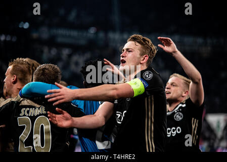 Matthijs de Ligt di Ajax celebra durante la Champions League, la partita di calcio: la Juventus FC vs Ajax. Ajax ha vinto 1-2 di Allianz Stadium, a torino, Italia Foto Stock