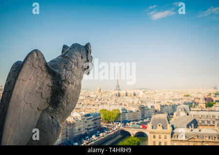 Gargoyle sulla Cattedrale di Notre Dame di Parigi Foto Stock