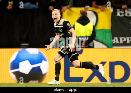 TORINO, calcio,16-04-2019, Allianz Stadium . Champions League quarti di finale della seconda gamba Juventus - Ajax. Lettore Ajax Donny van de Beek celebra la sua 1-2 durante la partita Juventus - Ajax (1-2). Foto Stock