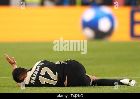 TORINO, calcio,16-04-2019, Allianz Stadium . Champions League quarti di finale della seconda gamba Juventus - Ajax. Lettore Ajax Noussair Mazraoui ferito durante la partita Juventus - Ajax (1-2). Foto Stock