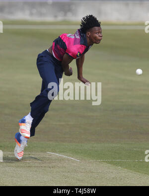 Chester Le Street, Regno Unito. Xvii Apr, 2019. Benedizione di Muzarabani Northants durante il Royal London un giorno Cup match tra Durham County Cricket Club e Northamptonshire County Cricket Club a Emirates Riverside, Chester le street mercoledì 17 aprile 2019. (Credit: Mark Fletcher | MI News) Credito: MI News & Sport /Alamy Live News Foto Stock