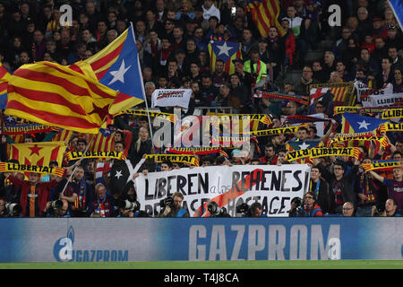 Barcellona, in Catalogna, Spagna. Xvi Apr, 2019. Aprile 16, 2019 - Barcellona - Spagna - i sostenitori del FC Barcelona durante la UEFA Champions League quarti di finale, seconda gamba partita di calcio tra FC Barcelona e Manchester United FC il 16 aprile 2019 presso il Camp Nou stadium di Barcellona, Spagna Credito: Manuel Blondau/ZUMA filo/Alamy Live News Foto Stock