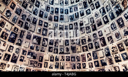 Gerusalemme, Israele - Febbraio 27th, 2017: la Sala dei nomi nel Mausoleo di Yad Vashem - il memoriale dell'Olocausto Sito in Gerusalemme, Israele Foto Stock