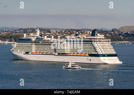 Celebrità Solstice nel porto di Waitemata lasciando il porto di Auckland, Martedì 16 aprile 2019. Foto Stock