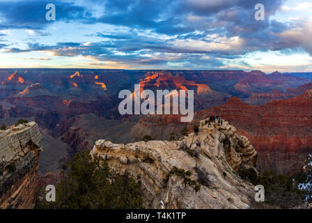 Tramonto al Parco Nazionale del Grand Canyon, South Rim, Arizona, Stati Uniti d'America