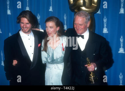 Los Angeles, California, Stati Uniti d'America XXI Marzo 1994 l'attore Tom Cruise, Elinor Newman e padre attore Paul Newman frequentare la 66annuale di Academy Awards su Marzo 21, 1994 a Dorothy Chandler Pavilion di Los Angeles, California, USA. Foto di Barry re/Alamy Stock Photo Foto Stock