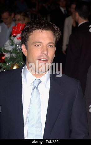 LOS ANGELES, CA. Ottobre 14, 2004: Attore BEN AFFLECK all'Hollywood premiere del suo nuovo film sopravvissuti di Natale. Foto Stock