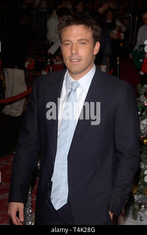 LOS ANGELES, CA. Ottobre 14, 2004: Attore BEN AFFLECK all'Hollywood premiere del suo nuovo film sopravvissuti di Natale. Foto Stock