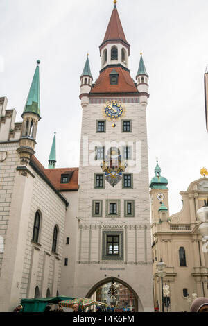 Il vecchio municipio, Marienplatz di München Monaco di Baviera, il Museo del giocattolo, Spielzeugmuseum, cose da fare di Monaco di Baviera, attrae turisti Germania Foto Stock