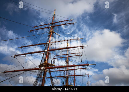 Dundee / Scozia - 14 Aprile 2019: l'esterno delle RRS Discovery, gli ultimi tre in legno mast battello a vapore costruita nel Regno Unito Foto Stock