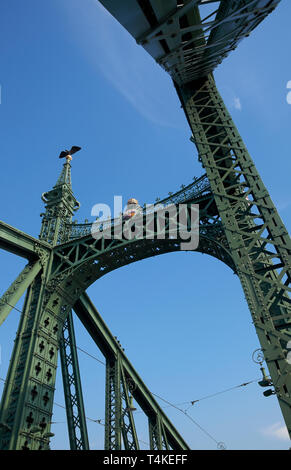 Il Ponte della Libertà sul fiume Danubio, Budapest, Ungheria. Foto Stock