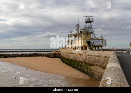 The Royal Harbour Brasserie a est del molo, Ramsgate Kent, Regno Unito. Foto Stock