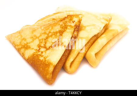 Triangolo classico ripiegato Crepes francese su sfondo bianco Foto Stock