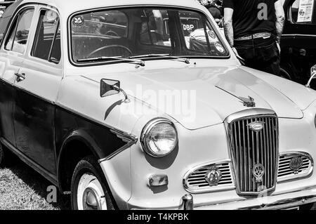 Un 1950 Wolsely 1500 sul visualizzatore in corrispondenza di un car show Foto Stock