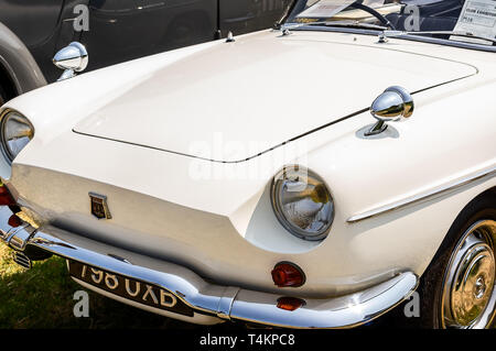 Un 1962 Renault Caravelle sul visualizzatore in corrispondenza di un car show Foto Stock